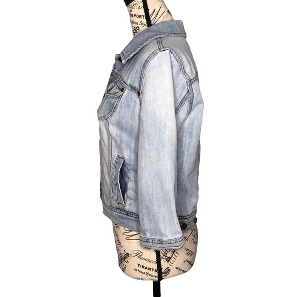 Forever 21 MEDIUM Slight Distress Light Wash Four Pocket Button Up Jean Jacket - Picture 3 of 13